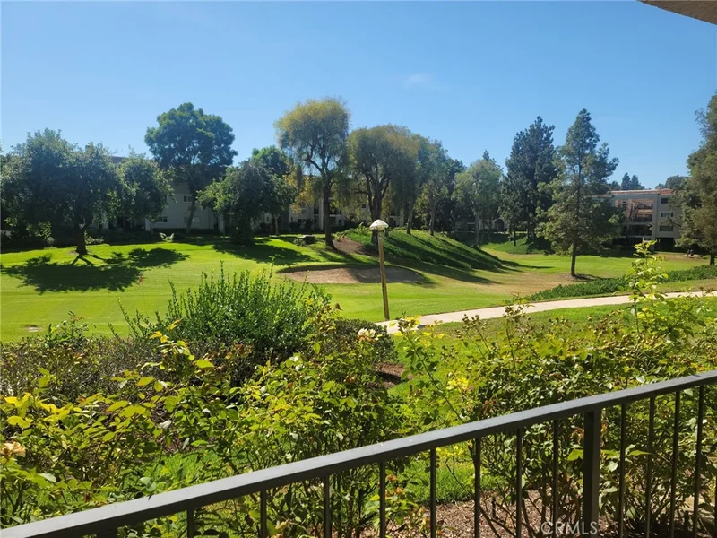 5517 Paseo Del Lago 1E, Laguna Woods, CA 92637