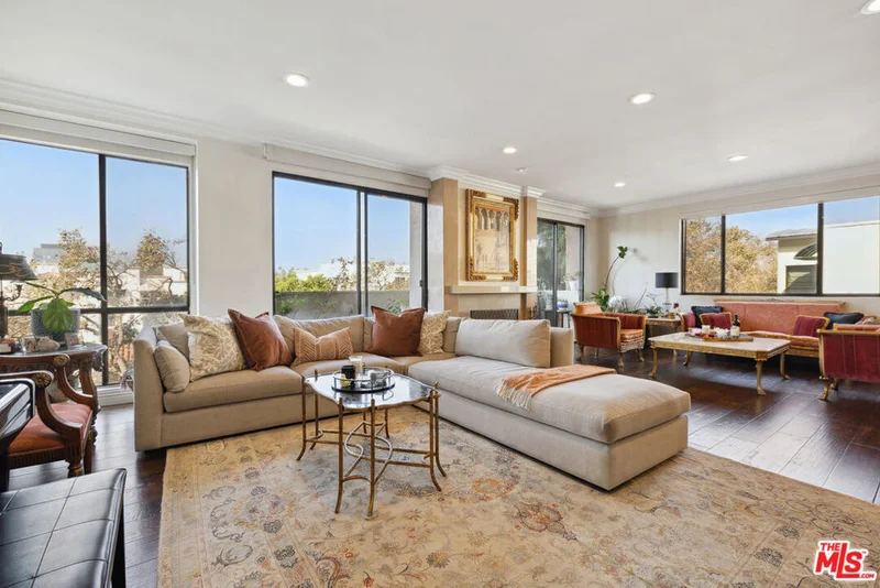 116 N Swall Drive 401, Beverly Hills, CA 90211
