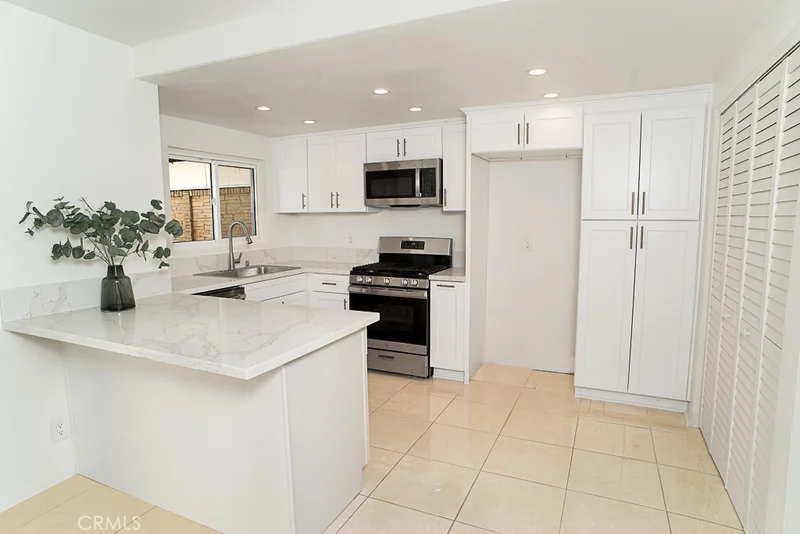 5638 Etiwanda Avenue 5, Tarzana, CA 91356