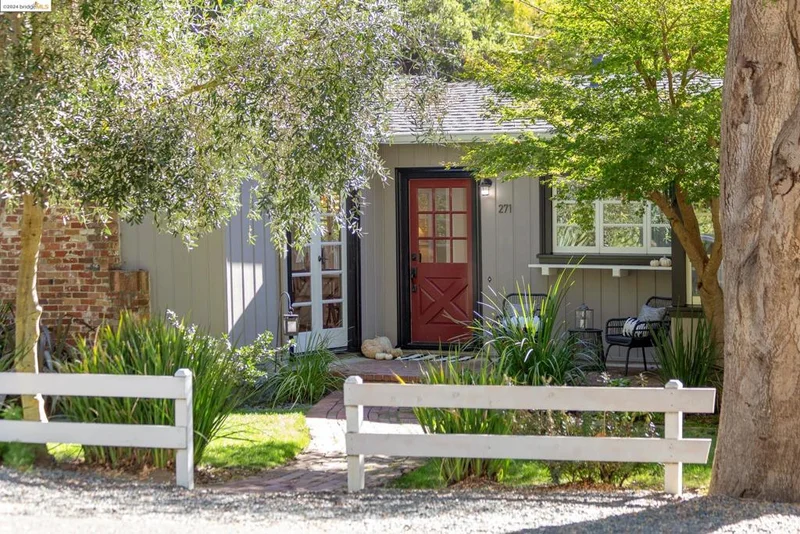 271 Glenwood Glade, Oakland, CA 94611