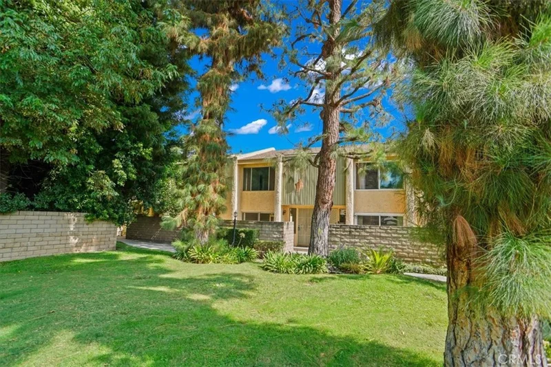 8633 Balboa Boulevard 14, Northridge, CA 91325