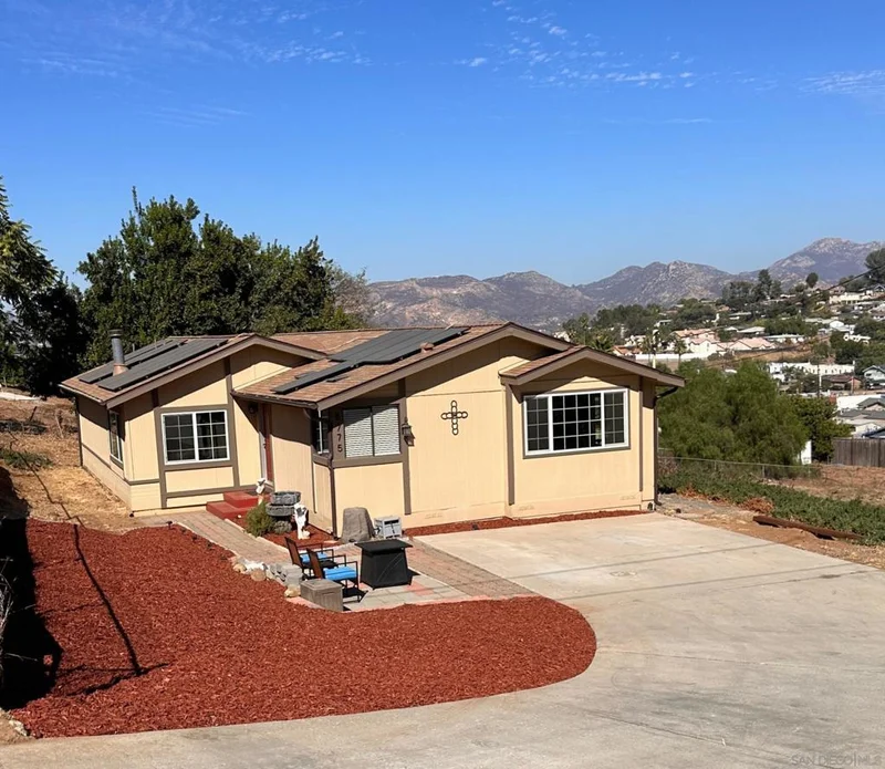 8775 Gardena Rd, Lakeside, CA 92040