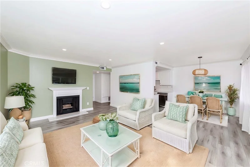 275 Esperanza Avenue 403, Long Beach, CA 90802