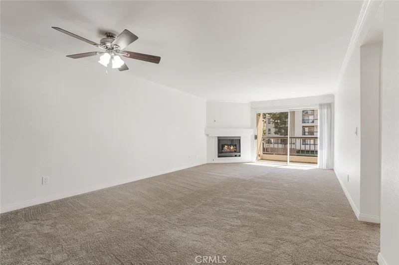 5550 Owensmouth Avenue 205, Woodland Hills, CA 91367