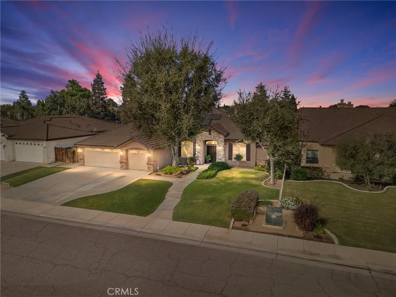 8816 Oak Hills Avenue, Bakersfield, CA 93312