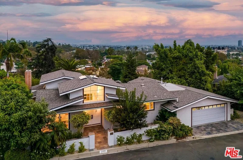 2990 Club Drive, Los Angeles, CA 90064