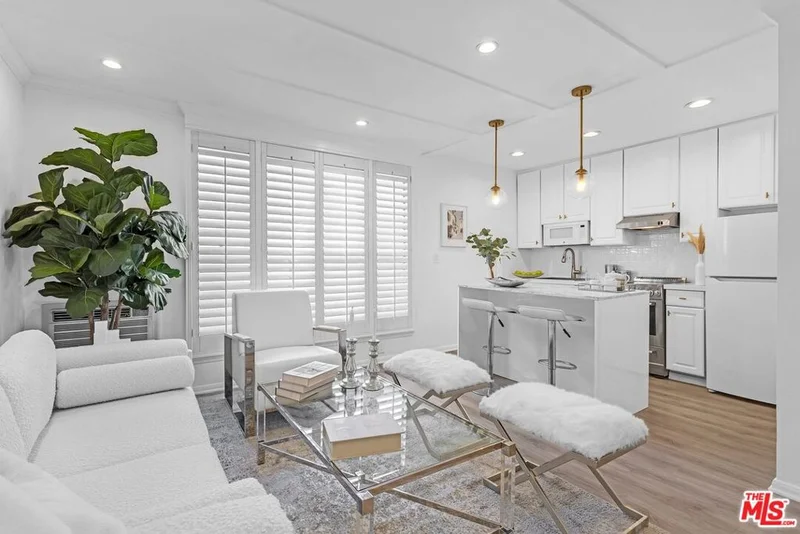 11645 Montana Avenue 210, Los Angeles, CA 90049