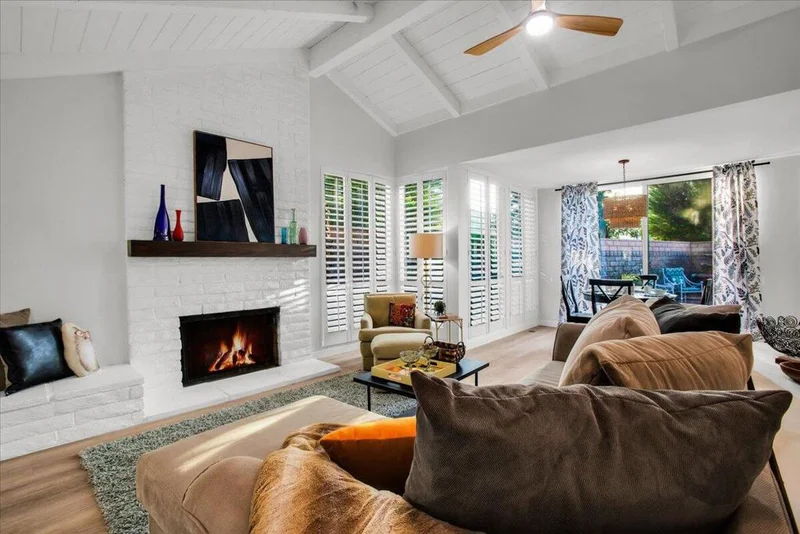2566 E Miramonte Circle E, Palm Springs, CA 92264