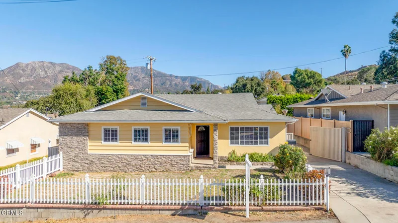 10128 Eldora Avenue, Sunland, CA 91040