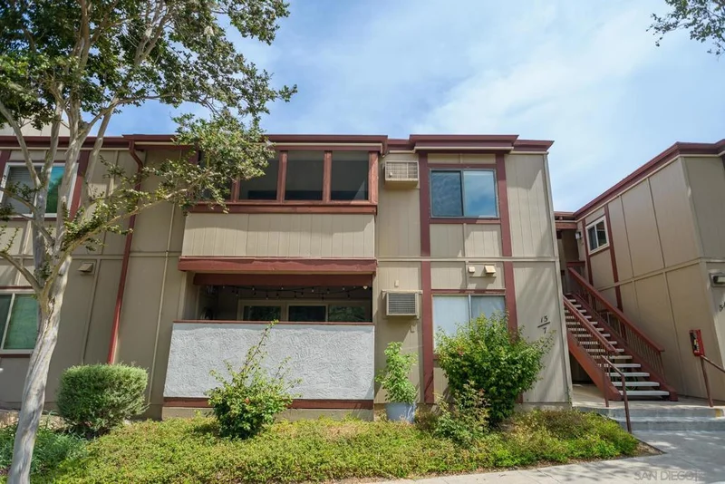 5483 Adobe Falls Rd 15, San Diego, CA 92120