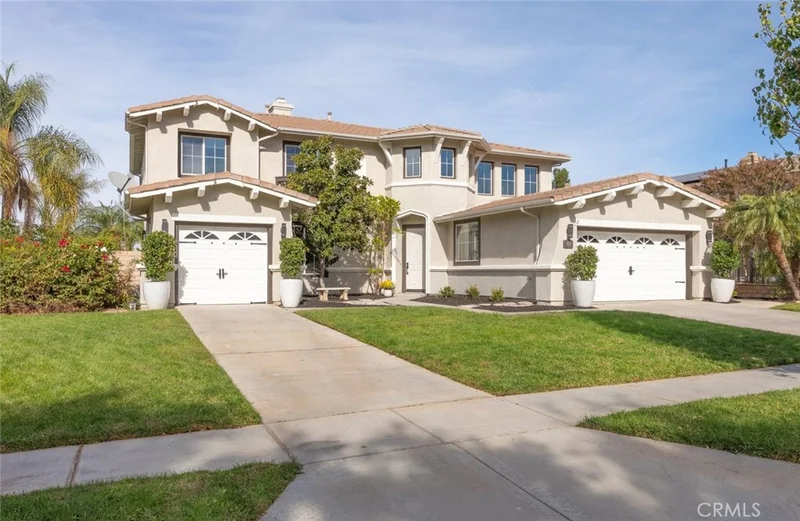 457 Grapevine Drive, Corona, CA 92882