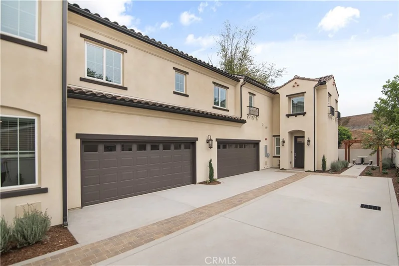 872 W Walnut Avenue D, Monrovia, CA 91016