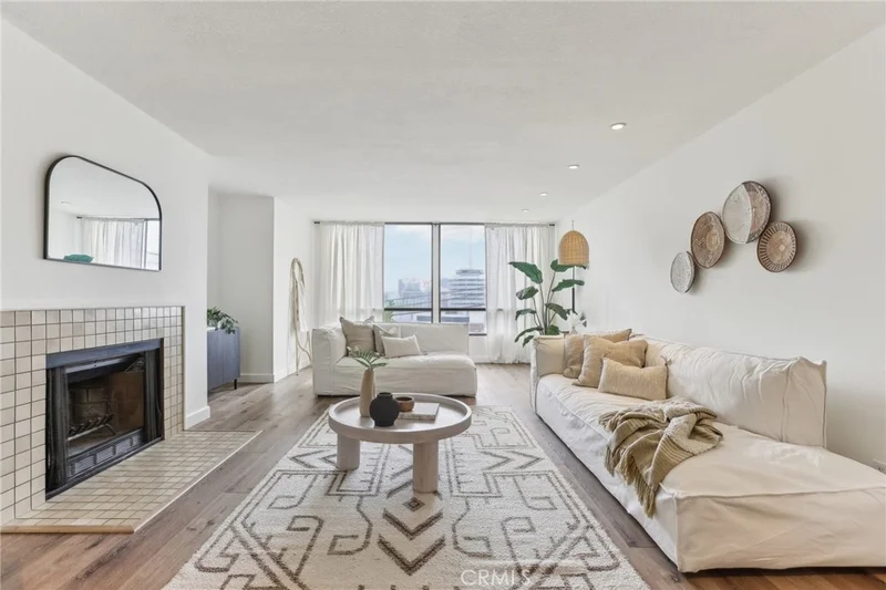 1900 Vine Street 102, Los Angeles, CA 90068
