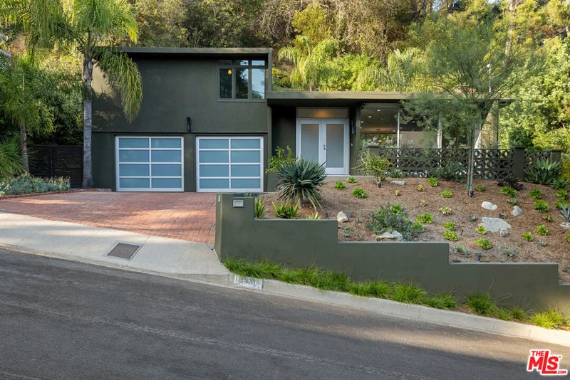 8871 Sunset Crest Place, Los Angeles, CA 90046