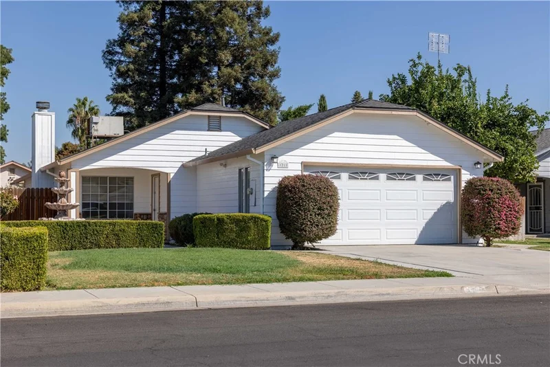 1211 Warkentin Street, Kingsburg, CA 93631