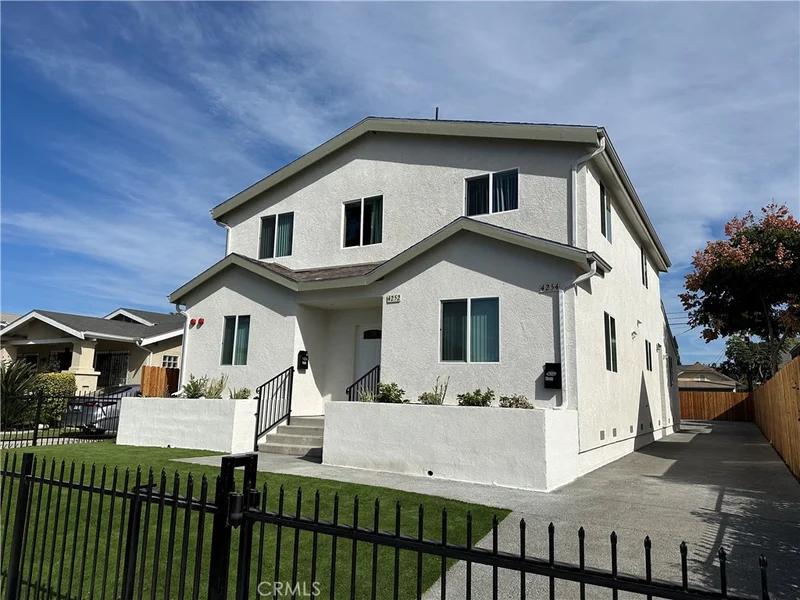 4252 4254 S Raymond Avenue, Los Angeles, CA 90037