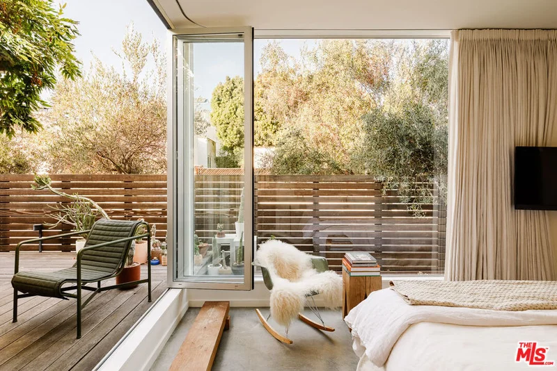 860 Superba Avenue, Venice, CA 90291