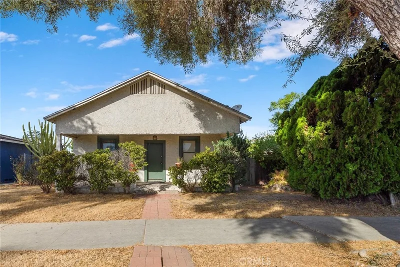 1041 N Dalton Avenue, Azusa, CA 91702
