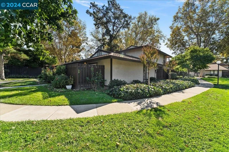 5453 Roundtree Pl D, Concord, CA 94521