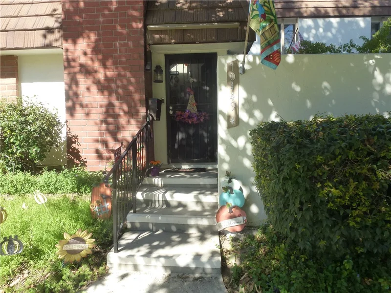 10449 Larwin Avenue 4, Chatsworth, CA 91311