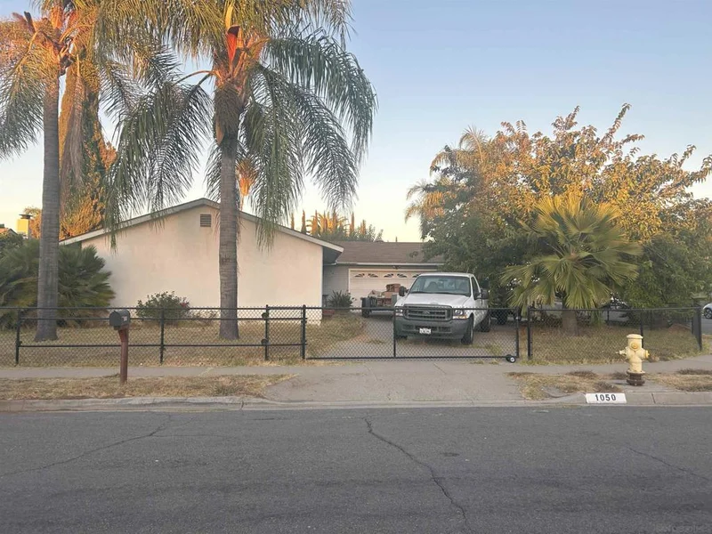 1050 N Grape Street N, Escondido, CA 92026