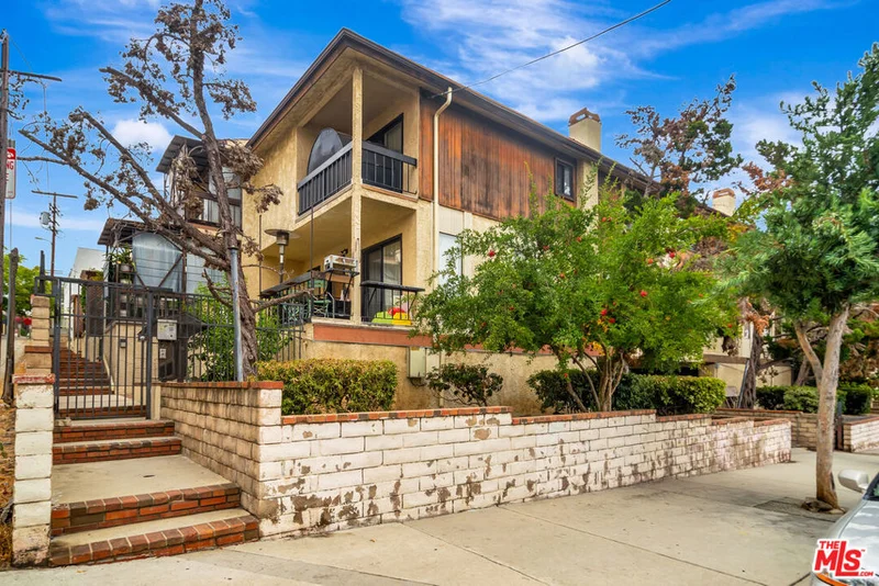 10164 Samoa Avenue 8, Tujunga, CA 91042