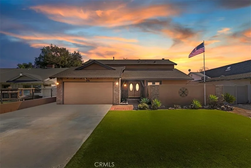 451 Termino Avenue, Corona, CA 92879