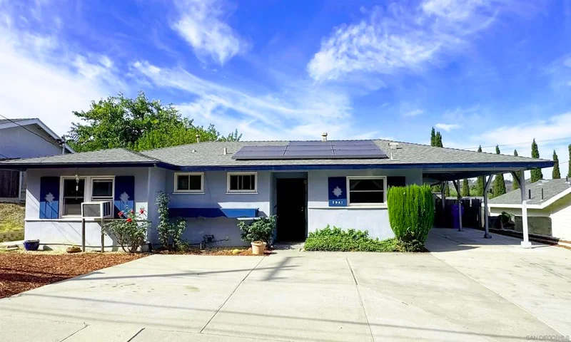 2941 E Barnwell St, Oceanside, CA 92054