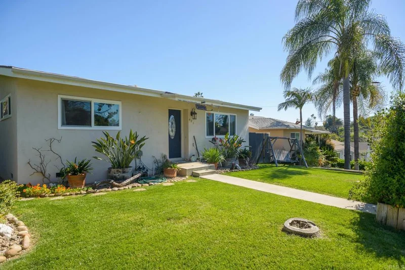 421 E 9th Avenue, Escondido, CA 92025