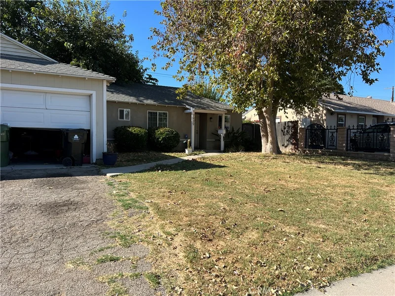 7939 Zelzah Avenue, Reseda, CA 91335