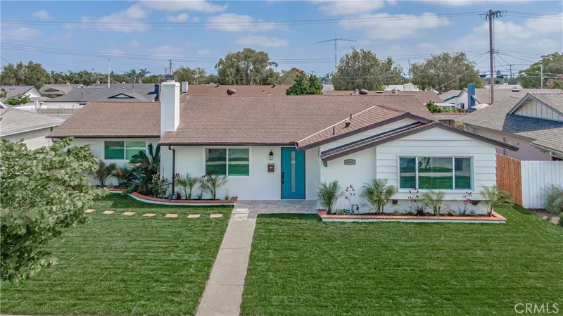5562 Edinger Avenue, Huntington Beach, CA 92649