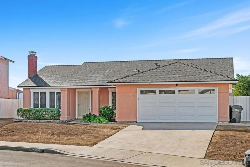 10017 E Glendon Cir, Santee, CA 92071
