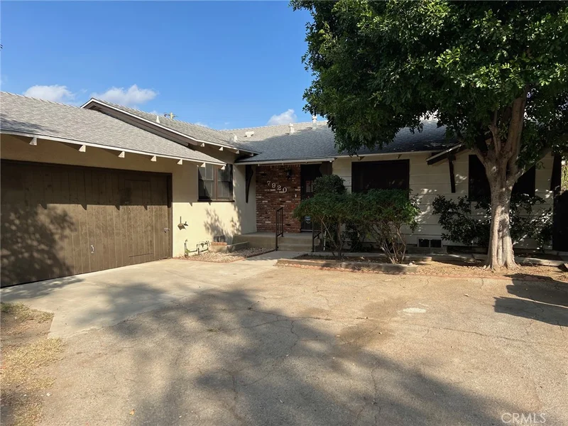 7920 Owensmouth Avenue, Canoga Park, CA 91304