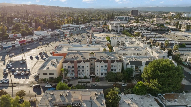 5135 Zelzah Avenue 201, Encino, CA 91316