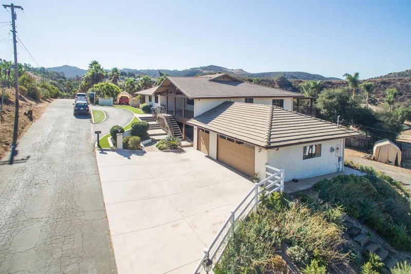29955 Robbie Lane, Vista, CA 92084
