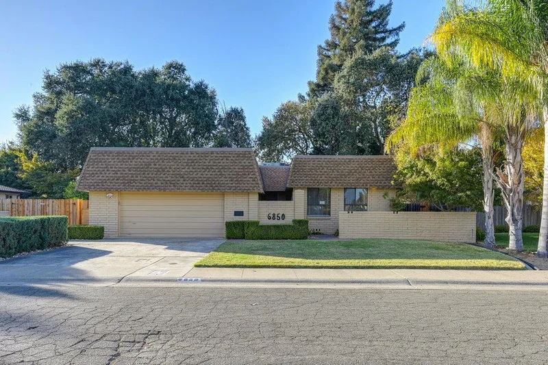 6850 Arabella Way, Sacramento, CA 95831