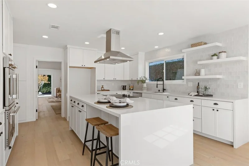 876 N Hillside Drive, Long Beach, CA 90815