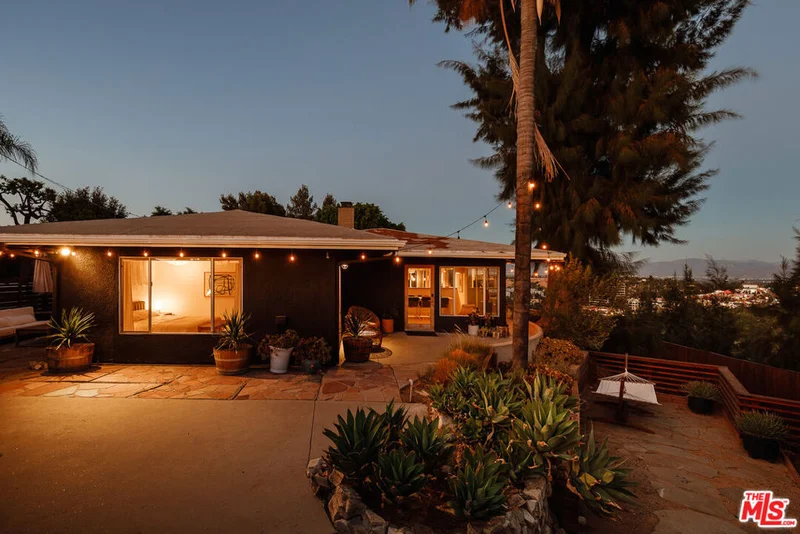 5225 Medina Road, Woodland Hills, CA 91364