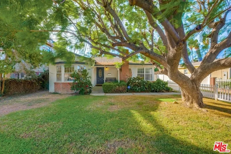 5519 Costello Avenue, Sherman Oaks, CA 91401