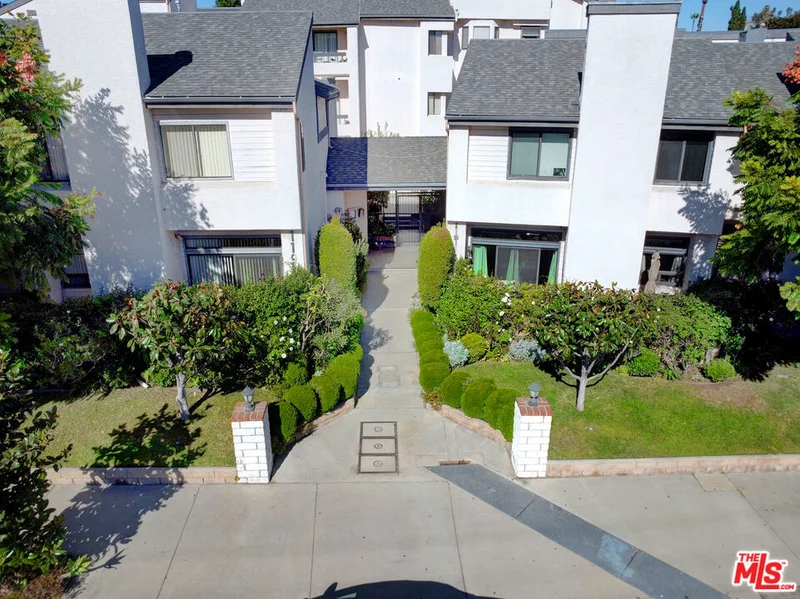 11911 Magnolia Boulevard 22, Valley Village, CA 91607