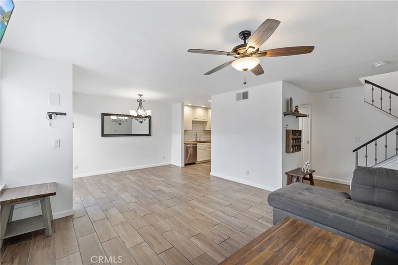 27062 Crossglade Avenue 3, Canyon Country, CA 91351