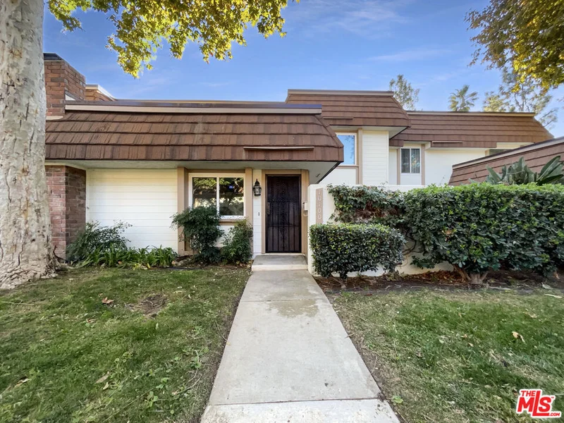 10100 Larwin Avenue 3, Chatsworth, CA 91311