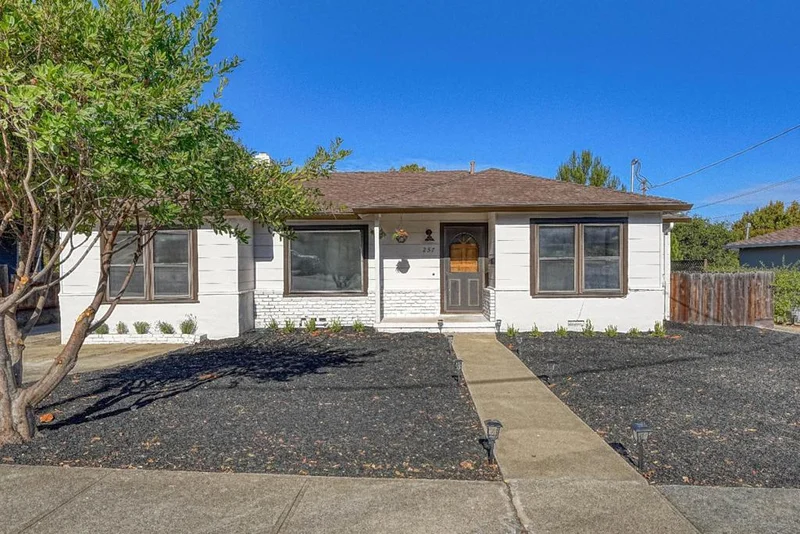 257 Edinburgh Avenue, Monterey, CA 93940