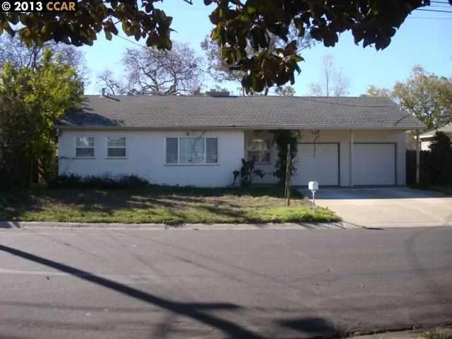 1043 Orange St, Concord, CA 94518-3715