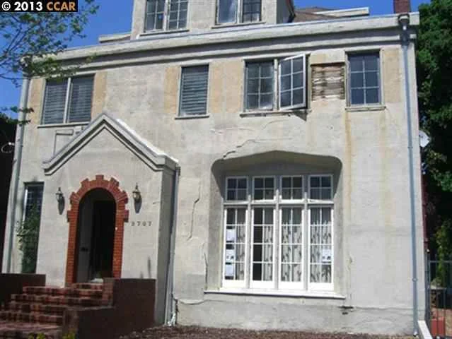 2707 Stuart St, Berkeley, CA 94705-1302