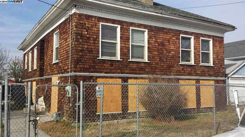1045 73rd Ave, Oakland, CA 94621-2909