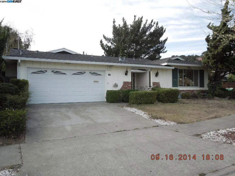 5199 Pinecrest Dr, Oakland, CA 94605-3810