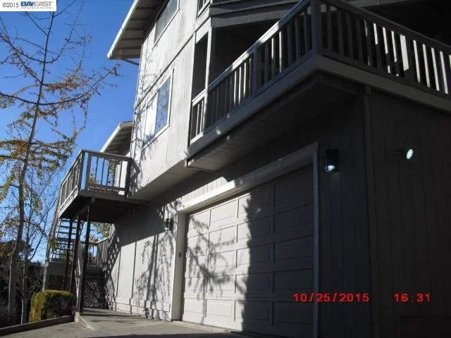 27196 Hayward Blvd, Hayward, CA 94542