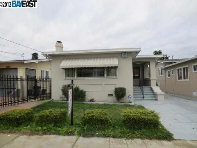 5622 Laverne Ave, Oakland, CA 94605-1055