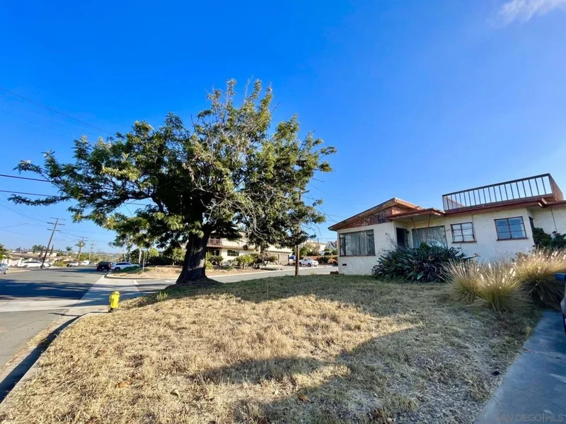 1879 Frankfort St, San Diego, CA 92110